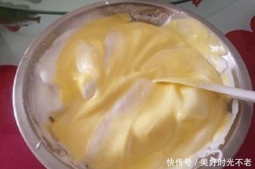白泡|在家想吃蛋糕，电饭锅也能做，记住这几点，蛋糕不塌陷，绝顶好吃