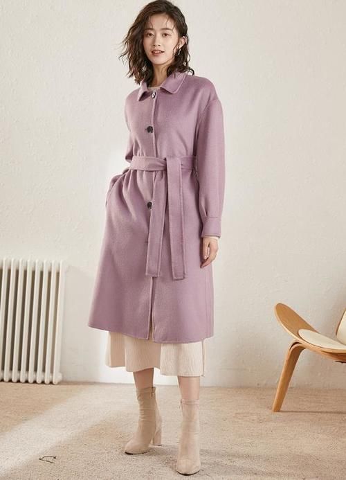 再怕冷也别穿羽绒服，显胖!穿这种毛呢大衣，气质高贵女人味十足