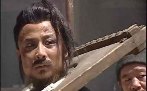 打死|水浒传中,同样被发配,为什么林冲差点被打死,而武松却很自由