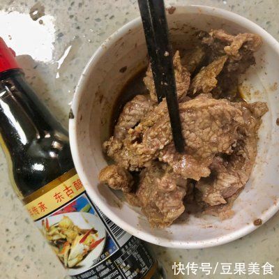 滋味|#不容错过的鲜美滋味#快速出菜轻食拌牛肉附上开放式调味建议