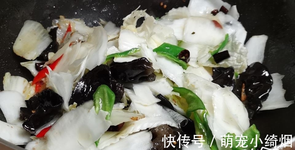 青辣椒|它有“素食之王”的美誉，鲜嫩爽滑，营养又美味，热量低，还养人
