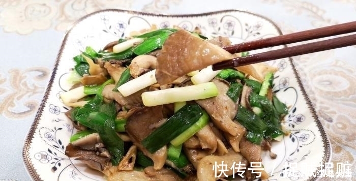 蒜片|炒蘑菇前要不要先焯水,不懂进来了解一下,这才是蘑菇的正确做法