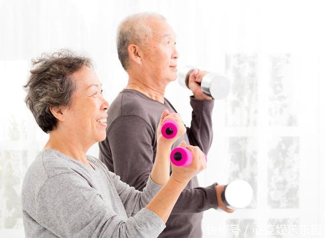 老人晨起锻炼好，若能注意做好4件事，恭喜：是