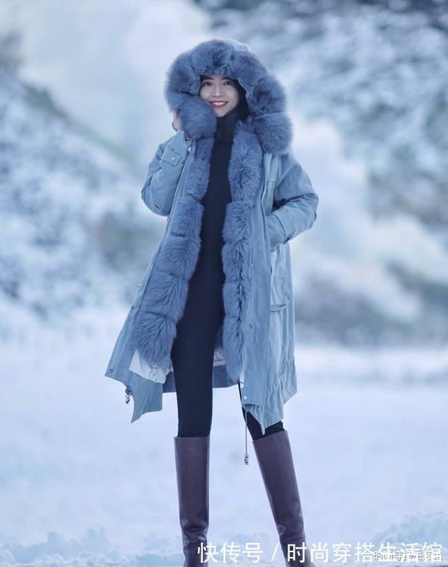 三木|女人尽量不要羽绒服配围巾,学学三木这样穿,时髦耐看又大方
