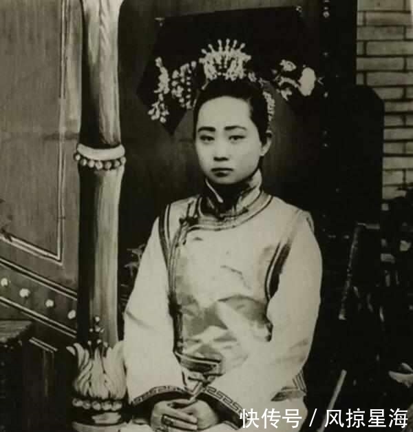 常态|晚清老照片: 时尚丽人婉容, 妻妾成群是常态, 最美皇妃是她