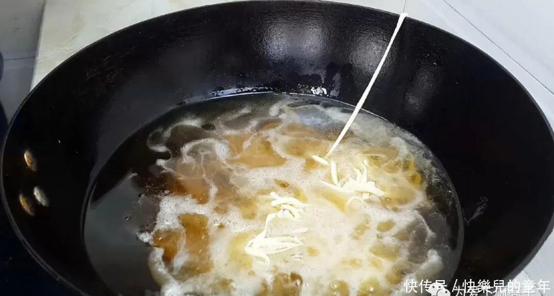 在家自制沙琪玛的做法,掌握关键技巧,松软香甜,新手一次就成功