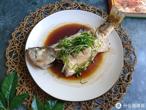 鱼肉|做清蒸鱼时，记住“2不放2窍门”，鱼肉鲜嫩无腥味，越吃越香