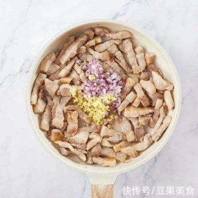 入口即化，肥而不腻，好吃到一粒米也不剩|烤箱版卤肉饭 | 冰糖