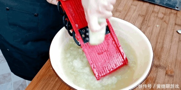 一碗面粉,1斤冬瓜,教你做皮脆馅香的老婆饼,每一口都酥到掉渣