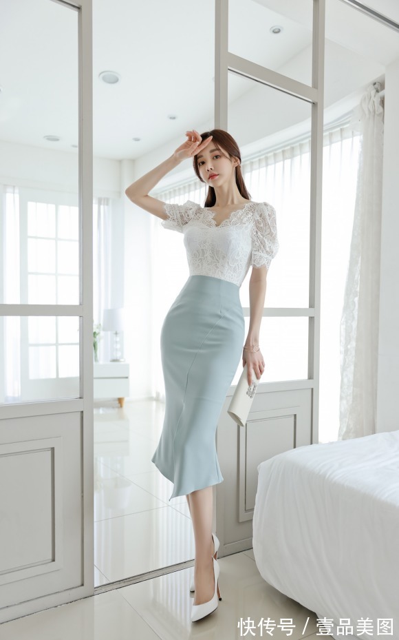 时尚搭配|女神孙允珠的时尚搭配:冰淇淋梦幻炫蓝暮春花雕衣裙