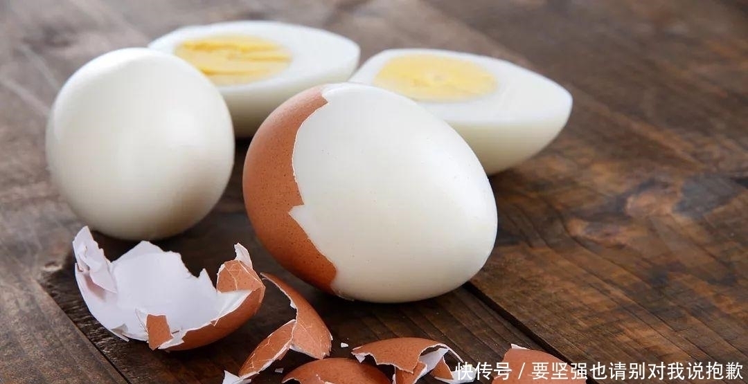 买鸡蛋时，白壳和红壳鸡蛋选哪种好？教你三招，买到好鸡蛋