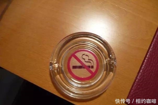 这酒店的衣柜和浴室，只能同时打开一个的门