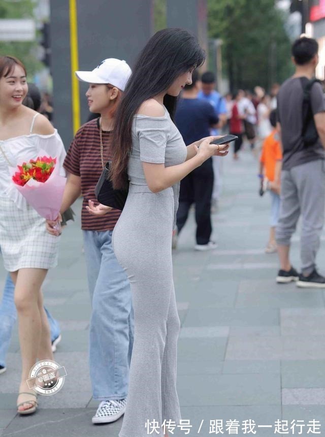 装扮 立体精美的瑜伽裤装扮复古感十足,靓丽舒适又耐看,美艳动人!