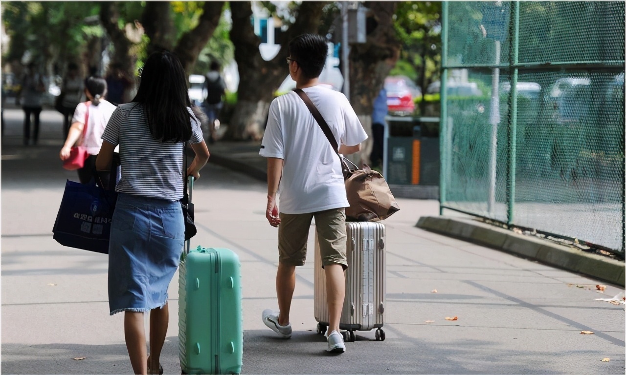 专升本|多所高校最新通知，大学生2021“暑假时间”出炉！家长感到担忧