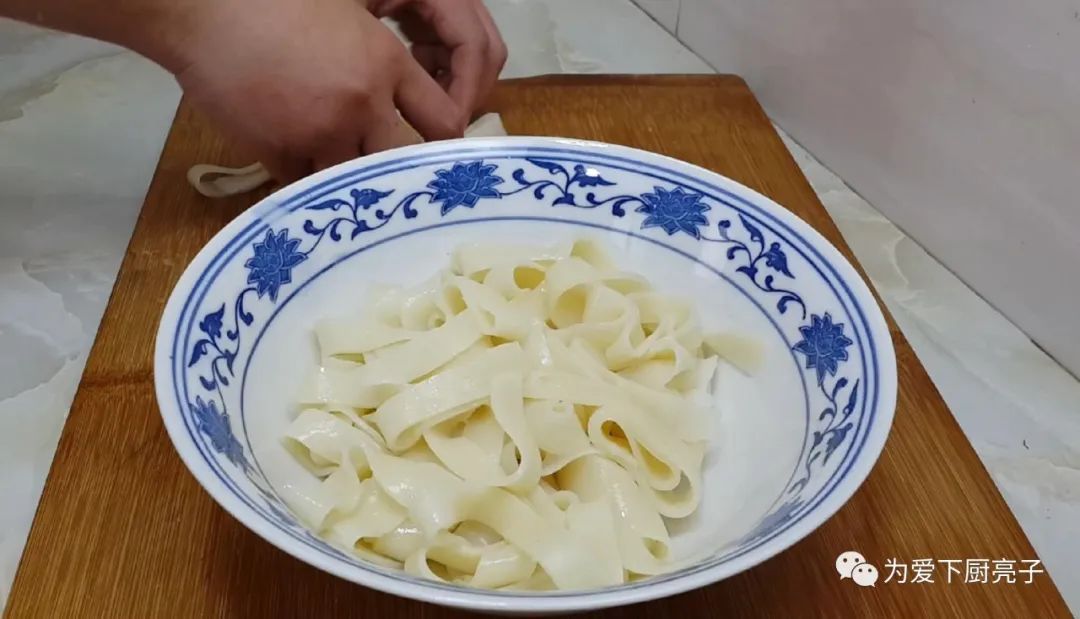 凉皮又出新吃法,不洗面不刷油,张张劲道不糟烂,学会都能开店了