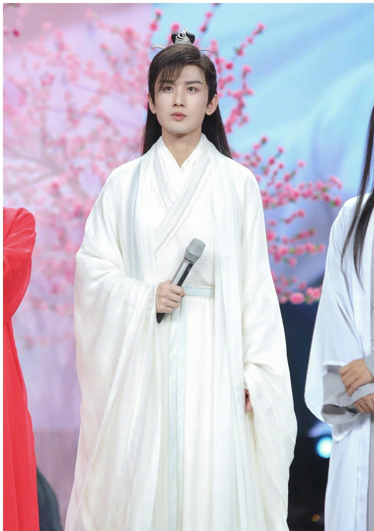 成毅|成毅《快本》古装亮相!当晚收视一路飙升,新晋流量不容忽视