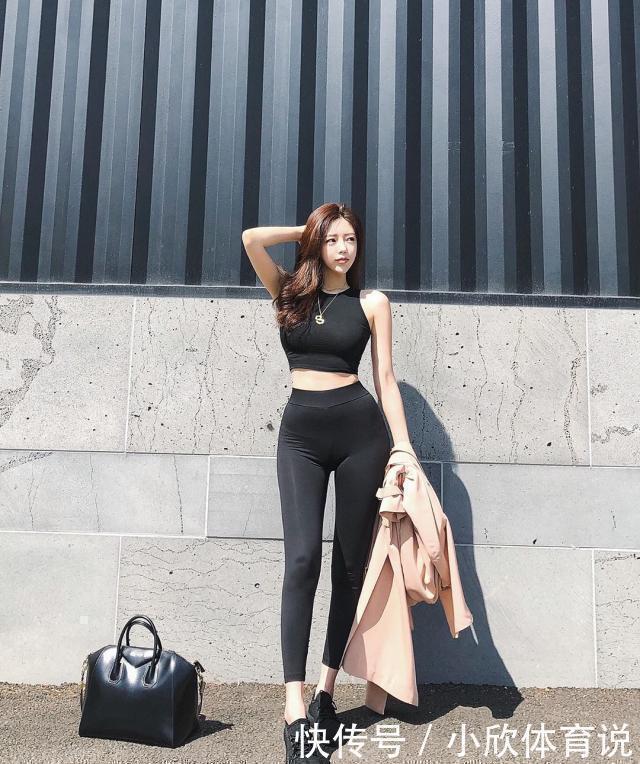 小姐姐 小姐姐爱穿紧身打底裤,时髦大方,显出女性的青春气息