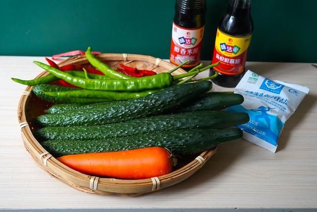 下饭|秋季,腌菜的季节到了,这样腌制黄瓜,酸辣爽脆又下饭,还不发霉
