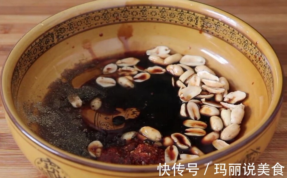 这才是重庆小面的正宗做法，讲解详细到位，香辣爽口，开胃又解馋