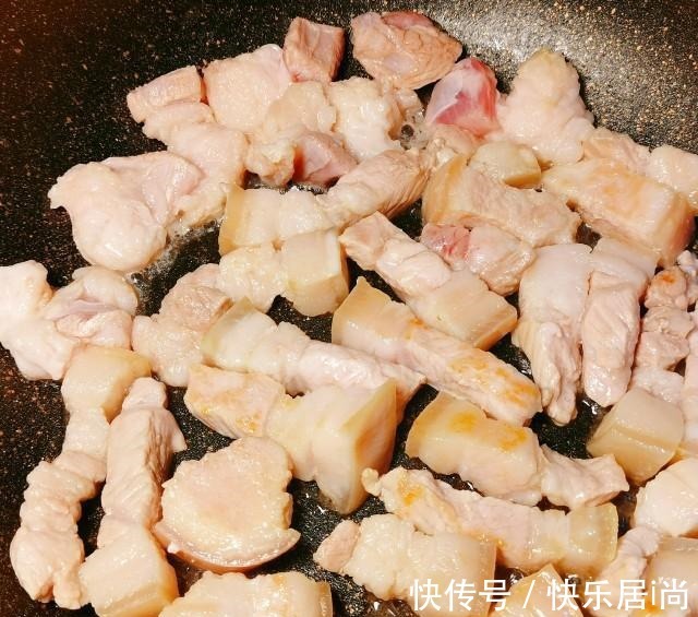 美食天下|不加一滴水油的红烧肉，香而不腻，解馋下饭！