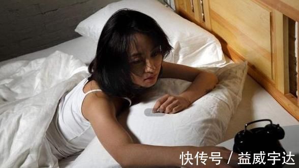 睡眠质量|高血压患者别担心，专家：起床“懒”，睡前少做3事，血压悄悄降