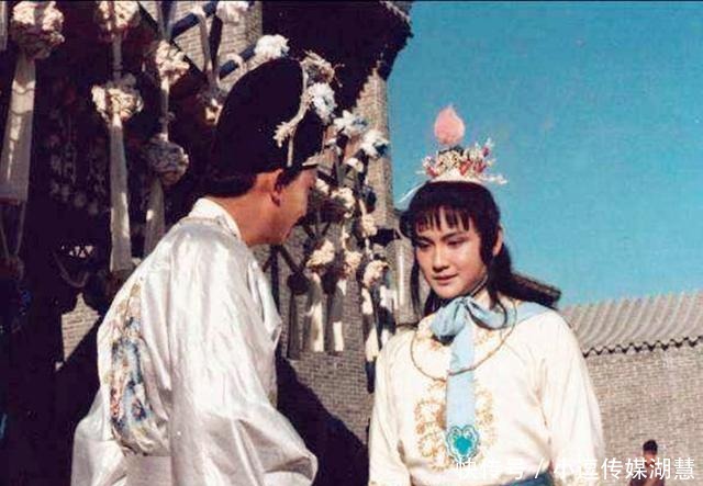  红楼梦|红楼梦：元春为何会在宫中突然失宠？线索便隐藏在这一道圣旨中