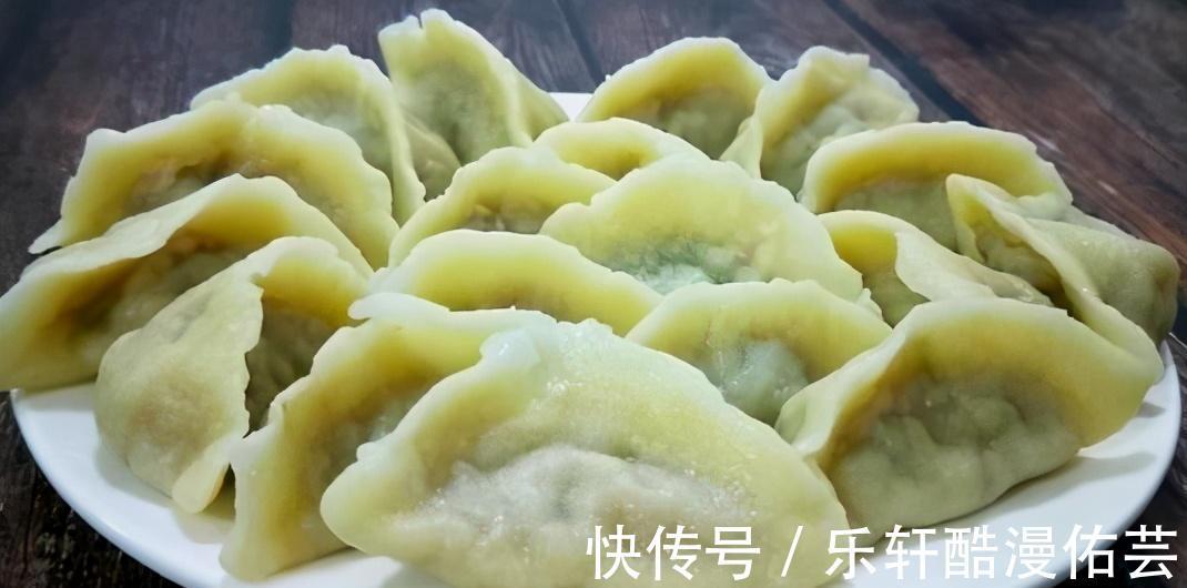 吃不完的饺子，最忌直接放冰箱，教你一招，饺子不开裂不破皮！