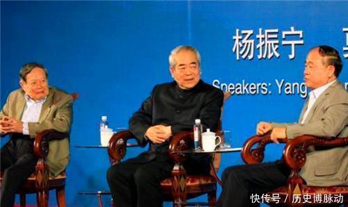 2位诺奖获得者同台,杨振宁提出一问题,莫言的回答让人拍案叫绝