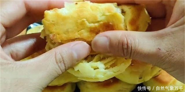 面团|玉米面饼这样做,加多一种材料,口感丰富,吃着蓬松柔软,真香