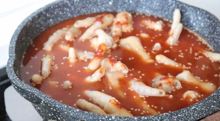 自制韩式辣鸡爪，香辣开胃，解馋下饭，比买的好吃