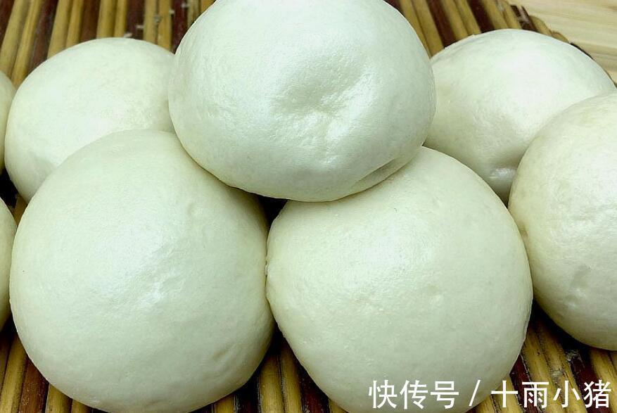 发酵|蒸馒头用“热水”还是“冷水”，很多人做错了，难怪不白不蓬松！