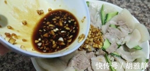 蒜泥白肉|这一道蒜泥白肉太好吃了,满满1大盘肉,大口吃肉的感觉太棒了