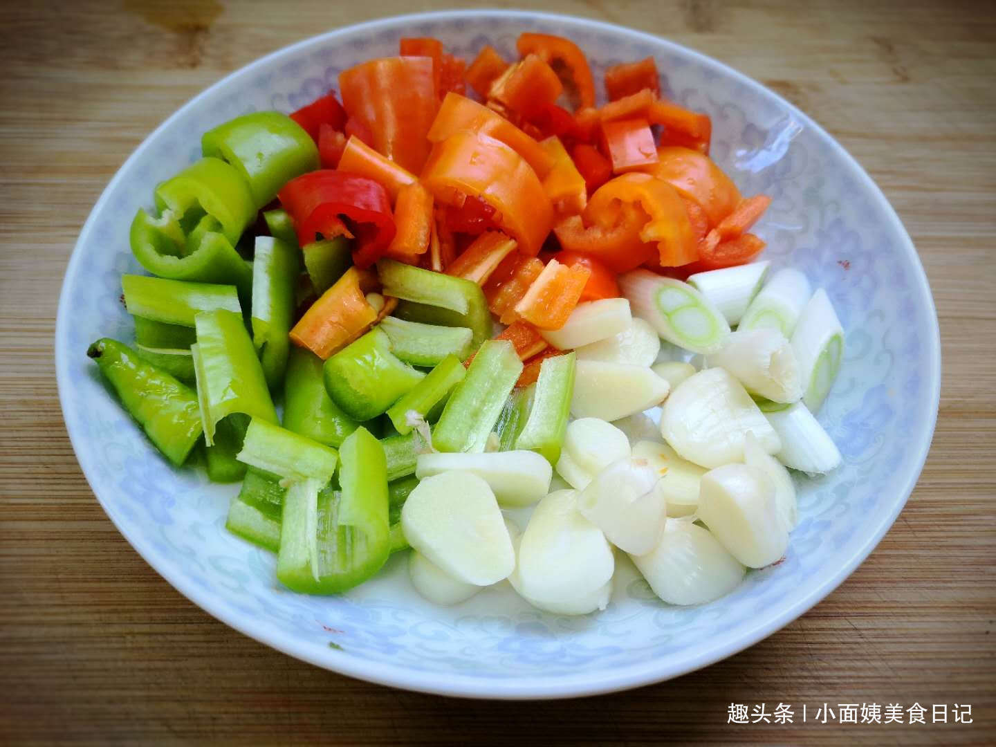 炒茄子时,先放油就大错特错了,多加一步,茄子不吸油还软嫩!