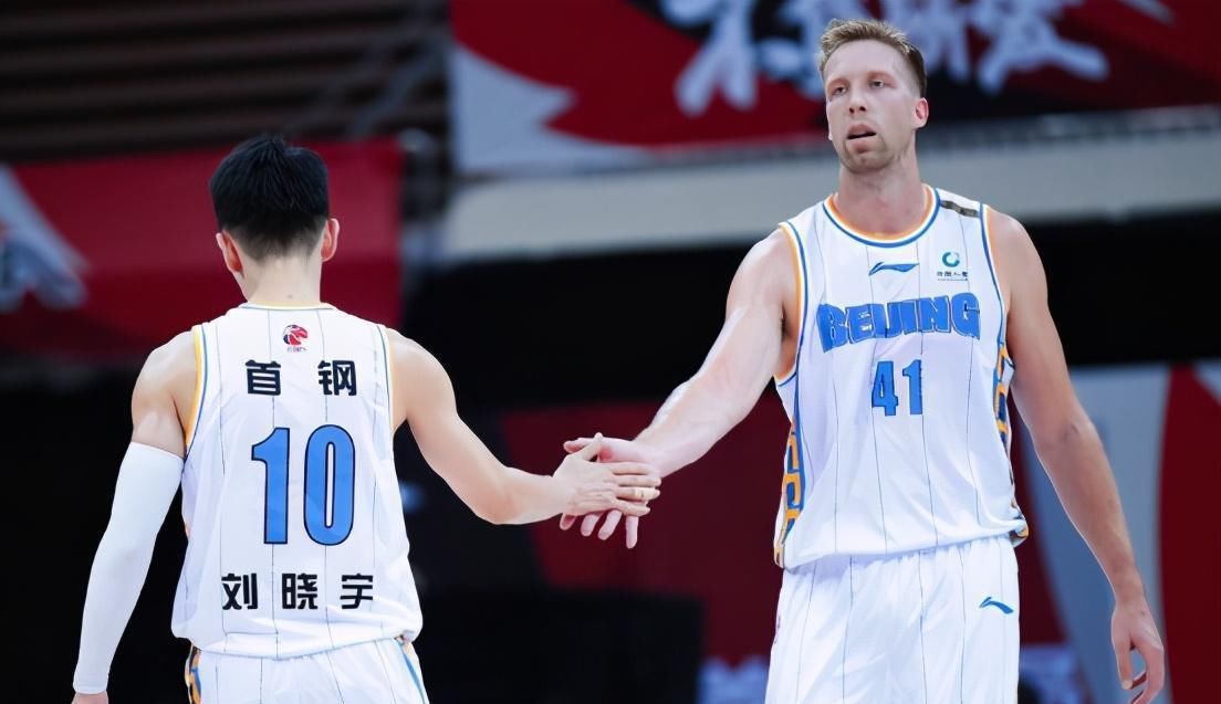 中锋|杜锋再吐槽无防守球员，首钢洋帅目中无人，名嘴怒喷第一中锋