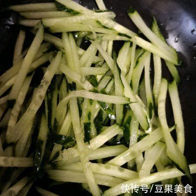 家常|每次做这道家常凉面，隔壁小孩都会来敲门