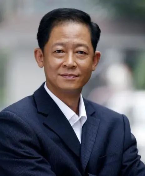 王志文#王志文的硬笔书法相当老辣,字迹秀劲坚挺,深得女星佳丽喜欢!