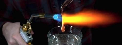 不碎|子弹都打不碎的玻璃,为何一个小孩就能把它捏碎原理很简单