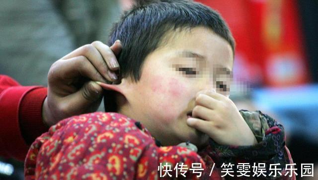 超市|老人带4岁娃超市疯狂试吃草莓,被制止孩子发怒:“我打死你!”