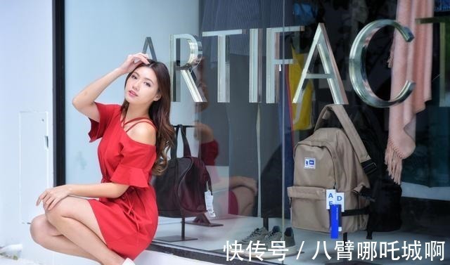 版型 红色的一字肩连衣裙,尽显优雅知性的女人味