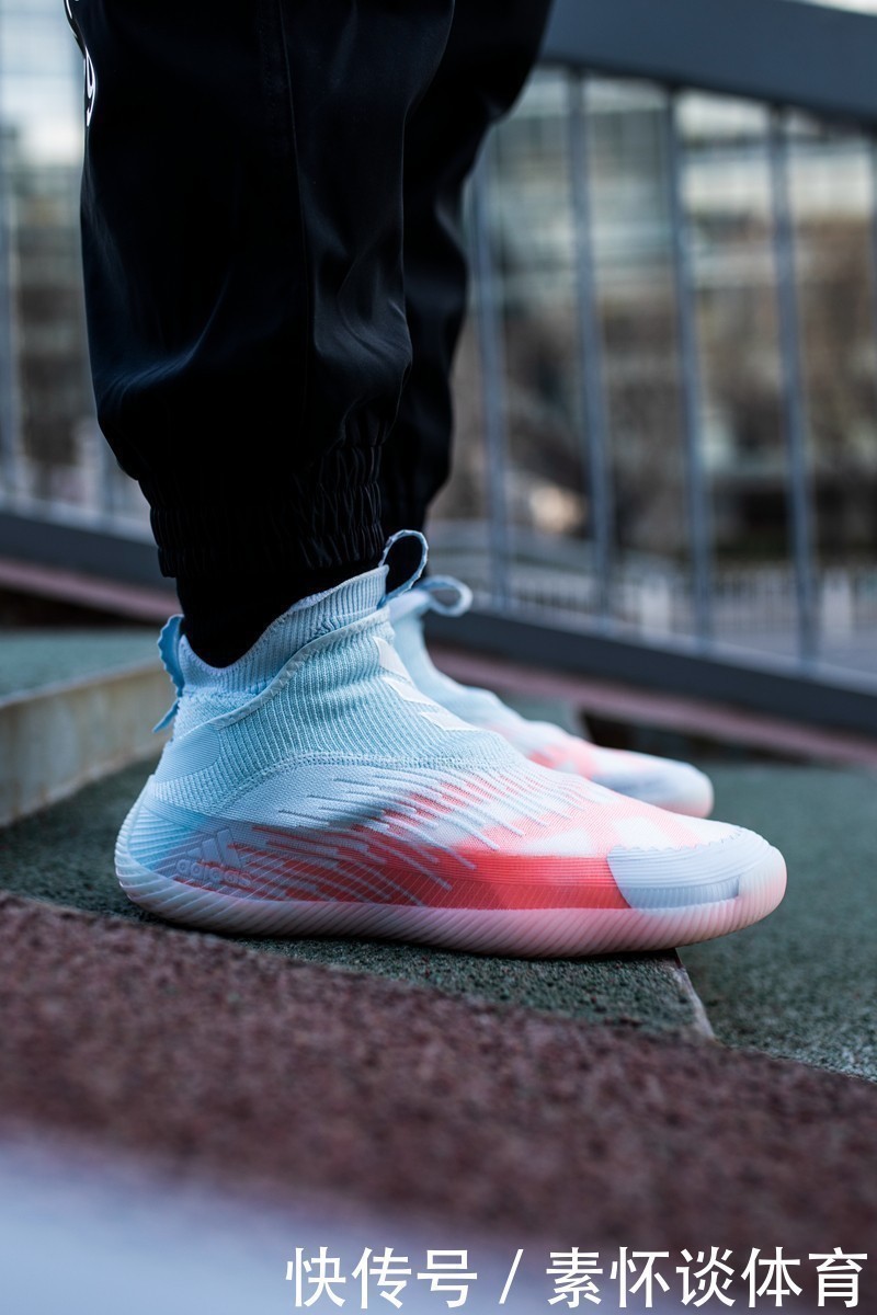 adidas 顶级缓震!颜值新巅峰!adidas憋了一年的大招悄悄登场