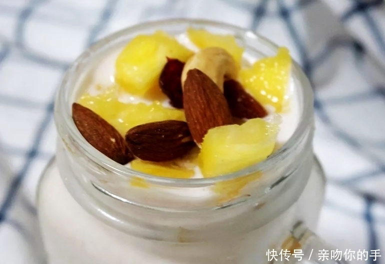 如果送你一把小勺子,下面的水果选一种拌酸奶,你不能放弃哪个?