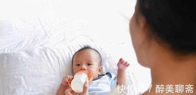 母乳|宝宝的便便呈这种状态,说明他平时都没吃饱,宝妈可别饿坏宝宝