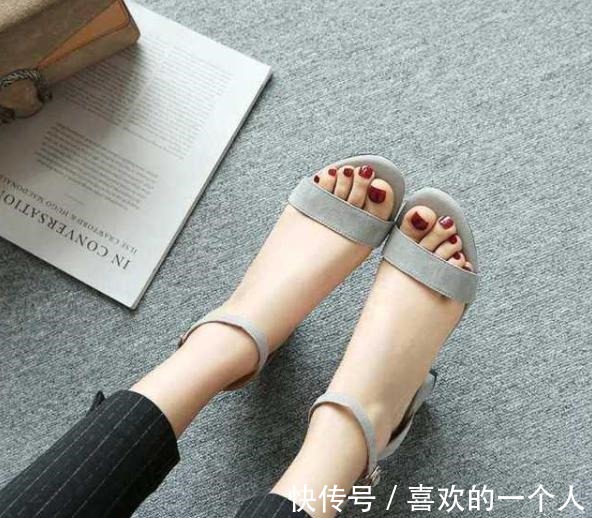 大长腿 女神气场全开，一双靓丽高跟凉鞋让你惊艳众人！