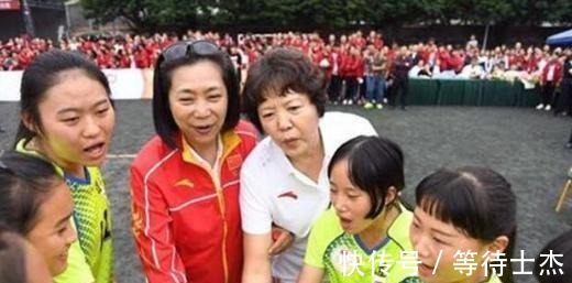 五连冠|女排5冠王，转战商场上亿身价，女儿清华博士，梁艳不走寻常路