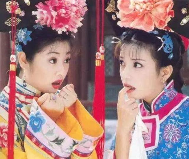 大拉翅@清宫女子往头上戴如此重的旗头,她们不累吗