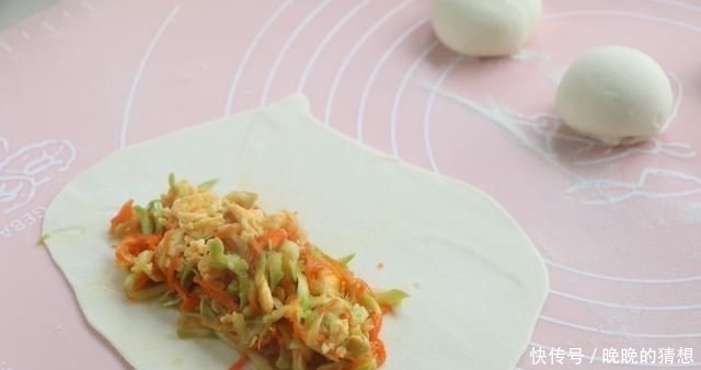 天热别蒸包子，教你懒人吃法，卷一卷8分钟出锅，早餐上桌准吃光