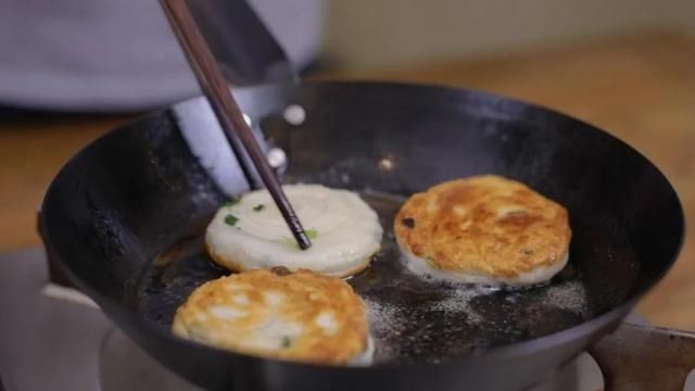 油酥|排队4个小时才能吃到的网红葱油饼，只要简单几步在家就能做