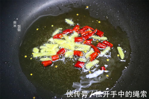 鲜香|这两种食材是绝配,大火一炒,2分钟出锅,不放肉却比肉香