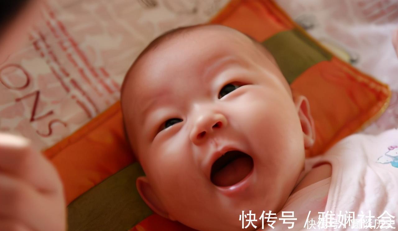 运动能力|经常被妈妈抱的孩子,和经常自己躺在床上的孩子,体质有很大差距