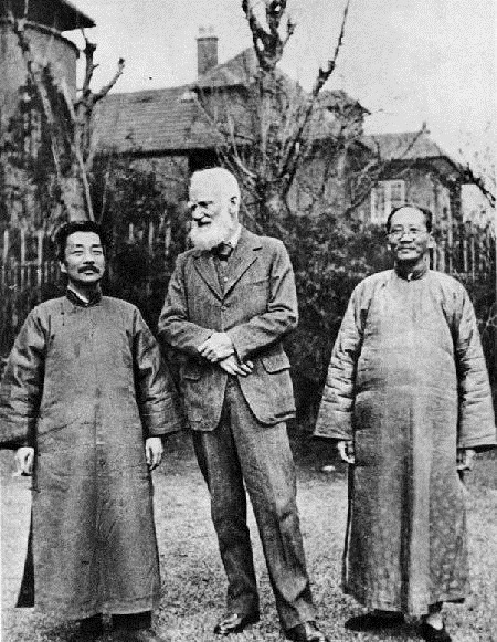 北大#鲁迅受邀去北大上课,一开口学生哄堂大笑,听了会后全体肃然起敬!